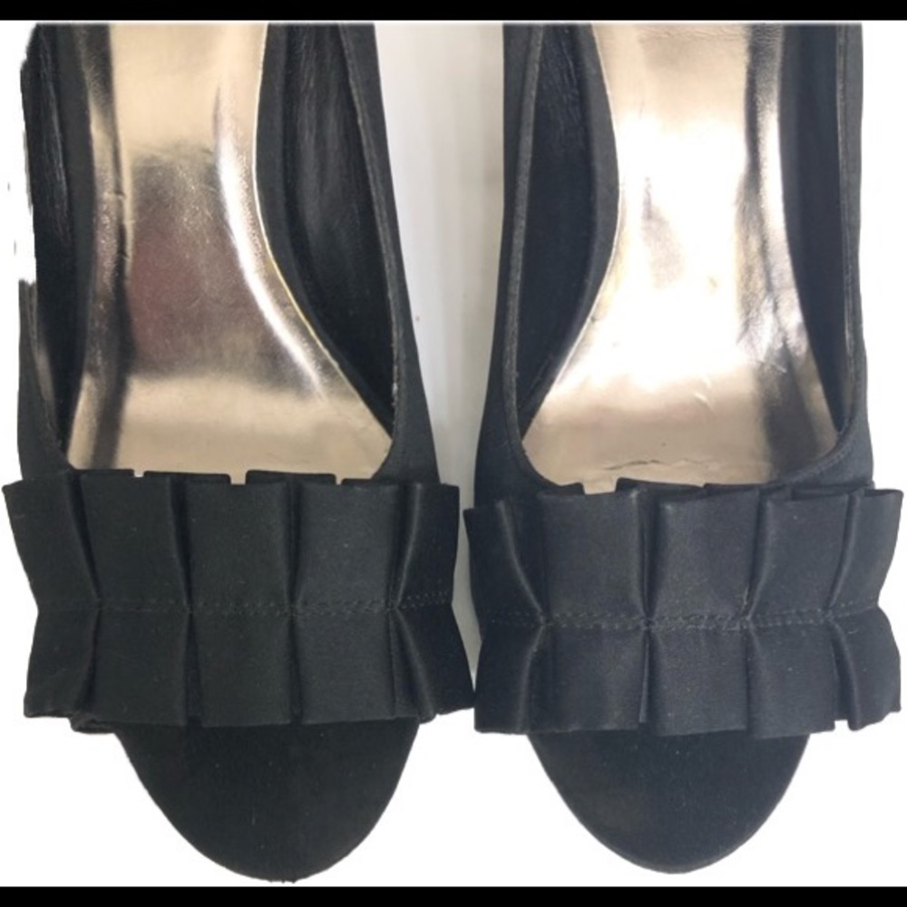 Valenti Franco Black Ruffled Peep Toe Heel Size 9 - Picture 2 of 7